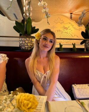 Emma Holzer Instagram - happy easter bunnies🐇✨🤍💕