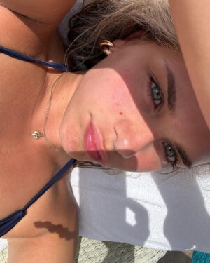 Emma Keuven Instagram - summer is calling 🌸🌸🌸🧸