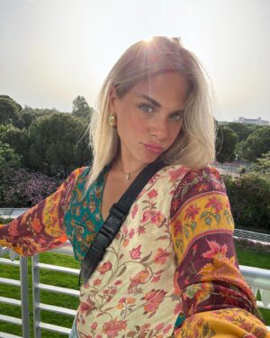 Emma Keuven Instagram - jullie zijn nog niet van de turkije posts af ☀️🌸🥥🌴🐚