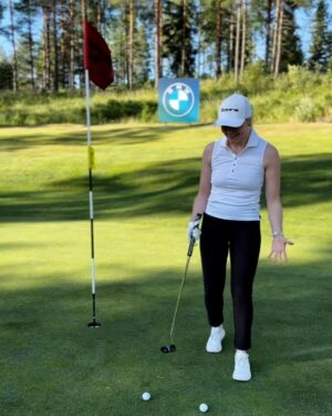 Emma Kimiläinen Instagram - Perfect weekend = golf x water sports × great company 🫶

Ilmoittauduin muuten kaikkiin @bmwladiesgolf kisoihin, niin piti alkaa vähän harjoittelemaan ennen tämän viikon Tahkon osakilpailua... 😅 Tuu säkin kanssanainen mukaan, edes yksittäisiin kisoihin?

Mulla itselläni takana nyt tsägällä 10 kierrosta golfia parille vuodelle ripoteltuna, että ei muuta kuin kisoihin vaan mukaan vähemmälläkin kokemuksella, tekemällä oppii! 😄

Lisätietoa @bmwladiesgolf tai www.ladiesgolf.fi 

#golf #bmwladiesgolf #golfing #ladiesgolf