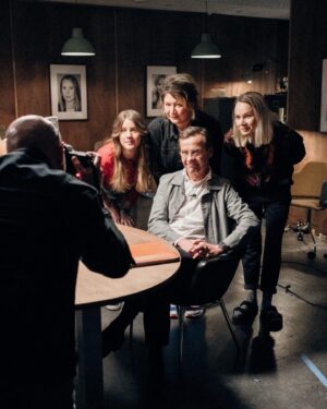 Emma Knyckare Instagram - 3 av 8 gjorda! #valetforever 
(Kommer på din TV i juli)