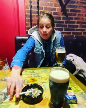 Emma Knyckare Instagram - Kanske dags att börja instagramma igen? Jag börjar med denna från i helgen när jag peakade. (För det är i Danmark och Kim Larsen hängde på väggen) Varsegoda att gå lös med hjärtögona.
Edit: en tavla på Kim Larsen. Inte gubben.