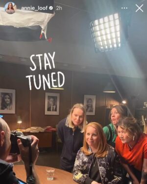 Emma Knyckare Instagram - 3 av 8 gjorda! #valetforever 
(Kommer på din TV i juli)