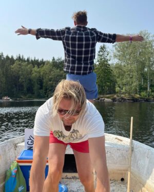 Emma Knyckare Instagram - Lilla Roskilde 2021! 🇩🇰 ❤️
Foton: Maja och Pia som förutom att stå för bilderna även arrangerade dansk 5 kamp samt dom återkommande foodtrucksen kussekøkken och den gyldene bønan.