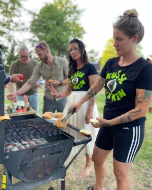 Emma Knyckare Instagram - Lilla Roskilde 2021! 🇩🇰 ❤️
Foton: Maja och Pia som förutom att stå för bilderna även arrangerade dansk 5 kamp samt dom återkommande foodtrucksen kussekøkken och den gyldene bønan.
