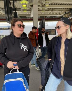 Emma Knyckare Instagram - 3 av 8 gjorda! #valetforever 
(Kommer på din TV i juli)