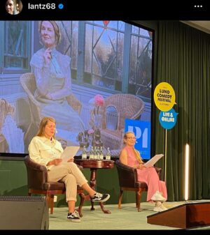 Emma Knyckare Instagram - Tack @lundcomedy för detta året. 
@josefinitoz och @petrinasolange testade sina soloshower som skall ut på vägarna , det var toppen , skaffa biljett om du inte redan har. Jag och @ina_garten fick tramsa på Grand slam finalen som var kanon och @lantz68 var i vanlig ordning det mest bedårande på denna jord.