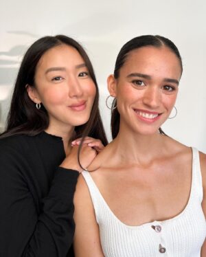 Emma Pasarow Instagram - dreamy day with @ninapark and @welovecoco ❤️

absolutely in loooove with ROUGE COCO BAUME HYDRATING TINTED LIP BALM in In Love & LES BEIGES WATER-FRESH BLUSH in Intense Coral
#welovecoco
#workingwithchanel