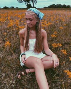 Actress Emma Rayne Lyle HD Instagram Photos and Wallpapers May 2022