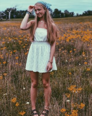 Emma Rayne Lyle Instagram - everywhere i go, everything i do, everywhere i am, there has to be love. life is too short for anything negative.