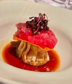 Emmanuel Bassoleil Instagram - O Jantar Inesquecível de ontem ‼️
Degustando 7 Preciosidades do @grupomiolo . ( todos da safra 2022) 

Vinhos -Comida -Serviço nota 1000 . 
Harmonização com pratos especiais de @claudiakrauspenhar @oliveiravaldir @tuca.mezzomo @cantalouprestaurante 

#miolotestardisyrah #miolomerlotterroir #miololote43 #mioloquintadoseival #miolosebrumo #miolosesmarias #miolovinhasvelhastannat #miololateharvest2018 
@danio_braga @didu_russo #jorgelucky @prazeresdamesa @gschnyder @cecialdaz 
Sem esquecer a companhia de nosso sommelier @gubermoyses que está tirando as 📸 😉