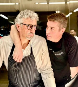 Emmanuel Bassoleil Instagram - O BRASIL É GAÚCHO .. 
Uma noite de Sucesso em pró das vítimas do Rio Grande do Sul 🙏
Juntos somos mais fortes 👨‍🍳
@dalvaedito 
@alexatala 
@manubuffara 
@tuca.mezzomo 
@fredcaffarena 
@robertasudbrack 
@orubenscatarina 
@manuelleferraz 
@rodrigomocoto 
@telmashiraishi 
@arricoser 
@felipebronze 
@lbassoleil 
@naia_wasi 
@vanessarika_ 
@rafael_aokii 
@erickjacquin 
#riograndedosul #sosriograndedosul #somostodosgauchos