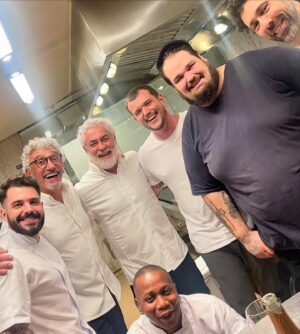 Emmanuel Bassoleil Instagram - O BRASIL É GAÚCHO .. 
Uma noite de Sucesso em pró das vítimas do Rio Grande do Sul 🙏
Juntos somos mais fortes 👨‍🍳
@dalvaedito 
@alexatala 
@manubuffara 
@tuca.mezzomo 
@fredcaffarena 
@robertasudbrack 
@orubenscatarina 
@manuelleferraz 
@rodrigomocoto 
@telmashiraishi 
@arricoser 
@felipebronze 
@lbassoleil 
@naia_wasi 
@vanessarika_ 
@rafael_aokii 
@erickjacquin 
#riograndedosul #sosriograndedosul #somostodosgauchos