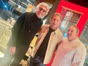 Emmanuel Bassoleil Instagram - Meu #tbt de hoje é sobre um jantar especial de terça-feira que tivemos no @lespresidents_jacquin . 
Comida excelente e companhia maravilhosa . . 
Parabéns @erickjacquin e @_rvillar 👨‍🍳Merci @janyckdaudet . 
Na mesma noite @alexatala festejando o aniver de sua esposa Márcia. 
#amigos #trufas #filetpoivre #chef #cuisinefrançaise🇫🇷