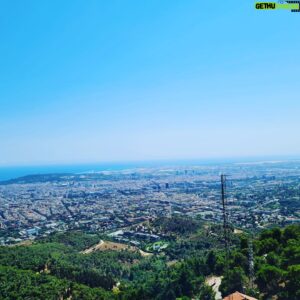 Emmanuel Buriez Instagram - Barcelone est une des 10 villes les plus peuplées d'Europe.
L'Espagne fut durement touchée par la crise sanitaire... Les touristes, dont je fais moi-même partie, sont de retour.
Les français majoritairement.
La SNCF avec la Renfe ont depuis plusieurs années un tgv direct au départ de Paris.
Sa Rambla, ses plages textiles ou naturistes, son célèbre club de football, sa gastronomie, ses monuments classés au patrimoine mondial de l'UNESCO...

Je ne parle pas espagnol... Ni catalan, la langue parlée dans cette région de Catalogne. Je veux bien que quelqu'un m'apprenne.

Que la vie vous berce.

#Barcelone #Barcelona #spain #espagne #catalogne #catalunya #espana #plage #playa #beach #europe #sun #summer #megalopole #mediterranean #mediterranee #portvell #iberique #tibidabo #larambla #fontaine  #architecture #hopethelifenchantyou #city #ville #quelavievousberce