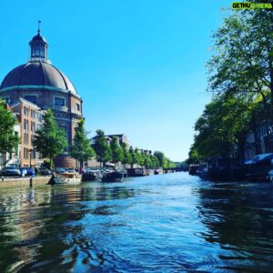 Emmanuel Buriez Instagram - Petite escapade caniculaire 🌞
Il y a foule. Les gens ont de nouveau envie de voyager, de s'amuser en toute insouciance.
Ça fourmille, ça boit 🍾, ça rit 😆
Bref ça revit 😁

Sur le port d'Amsterdam 🎵🎼🎶

#Amsterdam #amstellodamois #paysbas #Netherlands #canicule #heatwave #Europe #UE #été #summer #coolraoul #EmmanuelBuriez #Buriez #escapade #ailleurs #viensavecmoi #comewithme #hopethelifenchantyou #quelavievousberce