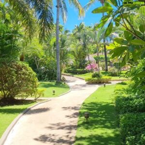 Emmanuel Buriez Instagram - L'hôtel Jardin Del Eden à Tamarindo au Costa Rica.
Differents types de chambre.
Ici la chambre premiun plus. Elle donne une vue surélevée sur l'océan pacifique.
Un hôtel qui porte bien son nom puisqu'il ressemble à l'idée du paradis.

Idéal pour un séjour paradisiaque, ecotouristique, pour le surf, ou le farniente, ou encore une ambiance romantique.

Que la vie vous berce.

#costarica #jardindeleden #tamarindo #hoteljardindeleden #pacificocean #oceanview #ocean #centralamerica #hotel #hôtel #playa #view #viensavecmoi #comewithme #travel #ailleurs #emmanuelburiez #suitewithaview #beachview #seaandsun #guanacaste #holidays  #luxuryhotel #world #ecotourisme #ecotourism #guanacastecostarica #quelquepart ##hopethelifenchantyou #quelavievousberce