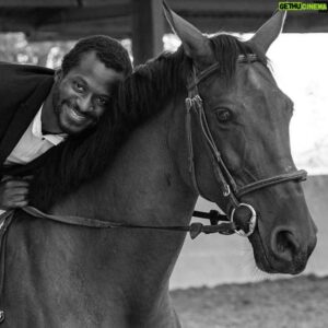 Emmanuel Buriez Instagram - Cheval vaut plus que richesse. 
Proverbe espagnol.

#cheval #équitation #equidé #horse #horserider #horseride #equitationhorse #equitationwestern #horseriding #horselover #horselive #horsepower #cowboystyle #cowboy #horsepassion #chevalpassion #tattiniboots #tattini #emmanuelburiez #haras #horseworld #cavalier #quelavievousberce #hopethelifenchantyou