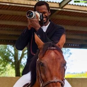 Emmanuel Buriez Instagram - Cheval vaut plus que richesse. 
Proverbe espagnol.

#cheval #équitation #equidé #horse #horserider #horseride #equitationhorse #equitationwestern #horseriding #horselover #horselive #horsepower #cowboystyle #cowboy #horsepassion #chevalpassion #tattiniboots #tattini #emmanuelburiez #haras #horseworld #cavalier #quelavievousberce #hopethelifenchantyou