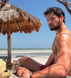 Emmanuel Palomares Instagram - Holbox ⚫️