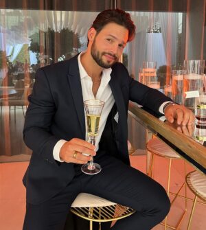 Emmanuel Palomares Instagram - 🥂