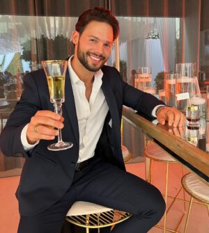 Emmanuel Palomares Instagram - 🥂