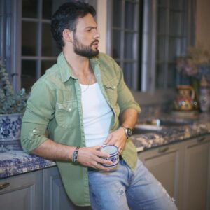 Emmanuel Palomares Instagram - ☕️ o prefieres vino?