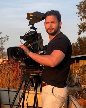 Emmanuel Palomares Instagram - 🎥Trabajando 🎬