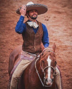 Emmanuel Palomares Instagram - Pepe Emilio en su Mero Mole 🐴🎬 
@vivirdeamorof #VivirDeAmor