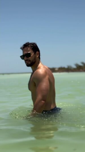 Emmanuel Palomares Instagram - 🏝️