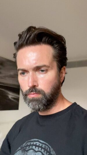 Emmett Scanlan Instagram - 45 today & spending it with all me mates 🎂