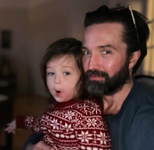 Emmett Scanlan Instagram - No.1 in the US of A!!! 🇺🇸
God damn that looks good… Thank you all for making this 1 all over the world… #FoolMeOnce
