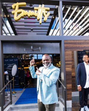Emmitt Smith Instagram - Sending an enormous thank you to everyone who was able to celebrate our @emmittsvegas Grand Opening. 

It’s been a journey and I’m beyond blessed for this chapter of my life. Love, smiles and gratitude— taking in the moment with the ones I love. 🙏🏿