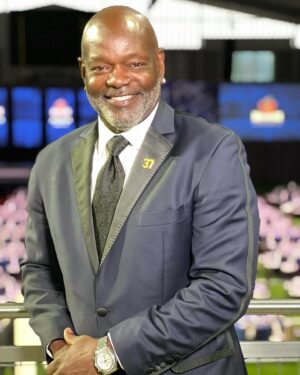 Emmitt Smith Instagram - On Friday, I had the honor of receiving the PwC Doak Walker Legends Award alongside Ollie Gordon, star running back of Oklahoma State. 
 
In remembrance of Doak Walker, Heisman Trophy winner and 3x All-American at SMU— to honor the nation’s most outstanding collegiate running back for accomplishments both on and off the field. 

Thank you to the @doakwalkeraward selection committee and @smudallas, it was an honor and privilege.  🙏🏿