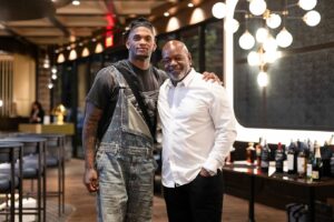 Emmitt Smith Instagram - An unforgettable night as @emmittsmith22 welcomed the 88 Club for an exclusive sneak peek dining experience at Emmitt’s Vegas!🍴🏈💙 Thank you @cee2x___ & @michaelirvin88 for joining us in celebration of our opening on Monday, February 26! 

#EmmittsVegas #88Club #EmmittSmith #CeeDeeLamb #MichaelIrvin #FootballLegends #LasVegas #LasVegasStrip #LasVegasRestaurants #Vegas #FSLV #FashionShowMall #LasVegasFoodie