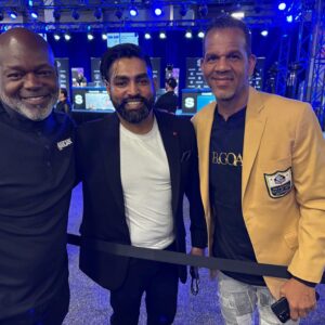 Emmitt Smith Instagram - All smiles in the desert 🏜️
#SBLVIII