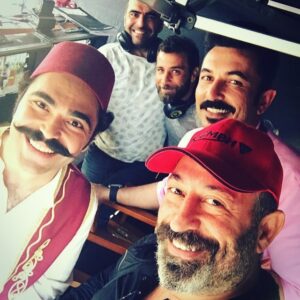 Emrah Kaman Instagram - Sevgili Adanalılar "hangi kanal" diye sorduklarında biz... 😂 #deliaşk #crazyinlove #sinema #film