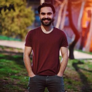 Emrah Kaman Instagram - Parkta hep sağa sola işemişler.