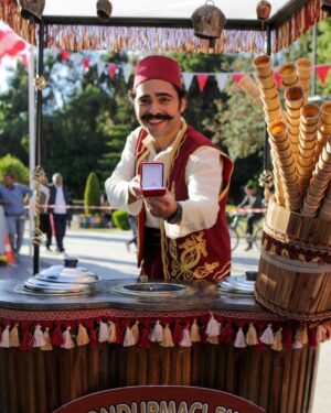 Emrah Kaman Instagram - Hadi benim hatırım yok yüzüğün de mi hatırı yok vicdansız? :) #deliaşk