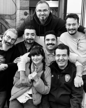 Emrah Kaman Instagram - Fotodakilerin hiçbirini tanımıyorum. #adımbaşıkafe