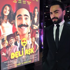 Emrah Kaman Instagram - Ve Deli Aşk şu an sinemalarda... Kıyafetlerim için sponsorum "babama" çok teşekkür ederim.