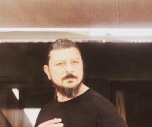 Emre Basalak Instagram - Seri ...
Sona doğru sıkıldım 😉😀