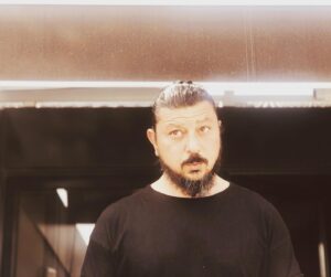 Emre Basalak Instagram - Seri ...
Sona doğru sıkıldım 😉😀