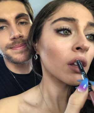 Emre Bey Instagram - İyi ki dediğim bi iş çok güzel insanlarla karşılaştım bi kısmıyla fotoğraf çekilmeyi unutmuşuz... ben bu fotoğraflarla veda etmek istedim Burak olsa o da böyle yapardı :) @sol.yanimdizi @bkmonline