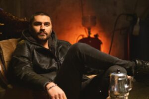 Emre Dinler Instagram - #solyanım Bu Akşam 8’de... @sol.yanimdizi @bkmonline