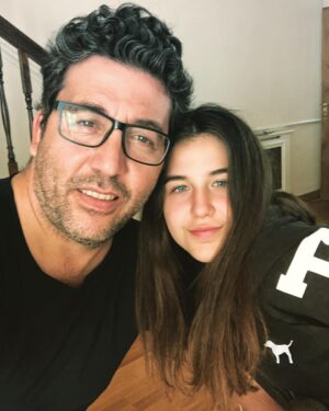Emre Kınay Instagram - Ramazan Bayrami seker gibi tatli mutlu huzurlu sevdiklerinizin yaninda gülerek gecsin nice bayramlara hepbirlikte😊🙏👍👏👏👏👏👏👏👏👏