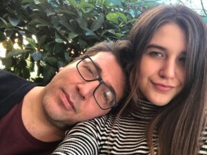Emre Kınay Instagram - Sevdiklerinizle geçireceğiniz mutlu yıllar dileriz baba kız 😘🌹