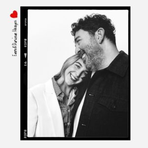 Emre Kınay Instagram - Emre ve Duru’nun hikayesi ❤️

“Bu hayatta ben en çok baba olmayı sevdim.” diyen @emrekinay , Duru için sadece büyülü bir oyuncu değil, aynı zamanda hayatının en büyük kahramanı. Onunla birlikte geçirdiği her an, Duru'nun dünyasını renklendiriyor.
 #BabamlaBenimHikayem #BenimEnGüzelHikayem #EmreveDurununHikayesi #BabalarGünü #NetWork