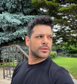 Emre Kıvılcım Instagram - Anlık🤨