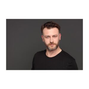 Emre Tetikel Instagram - 📸 by @egeislekheadshotlab
 #headshot #art #headshotlab @egeislek 

#artwork #photography #artoftheday #artsy #artofvisuals #acting #act